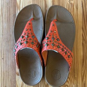 FitFlop “Biker Chic” leather Thong Sandals / size 8 / orange.